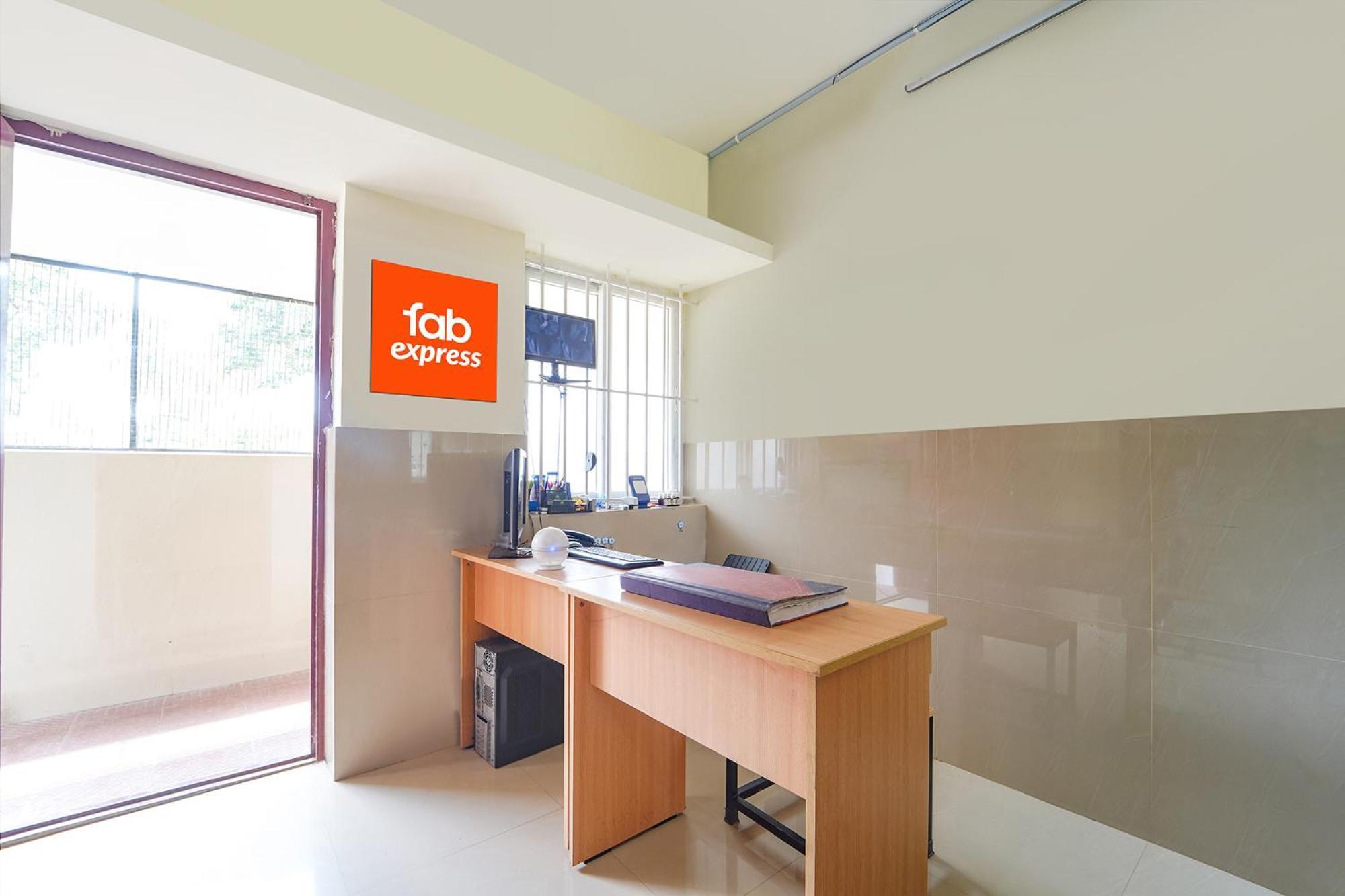 Fabexpress Clover Castle - Nr Coimbatore International Airport מראה חיצוני תמונה